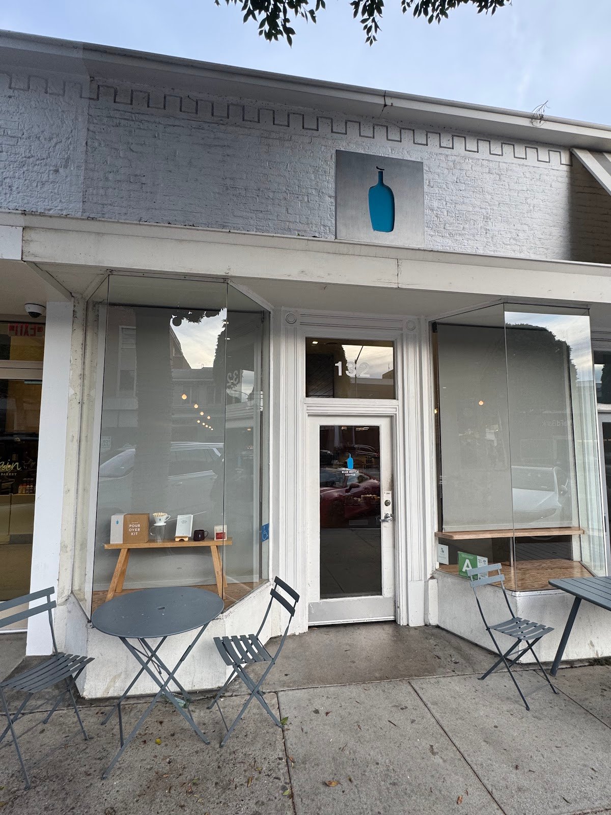 Blue Bottle Coffee specialty coffee shop in Los Angeles - photo 3