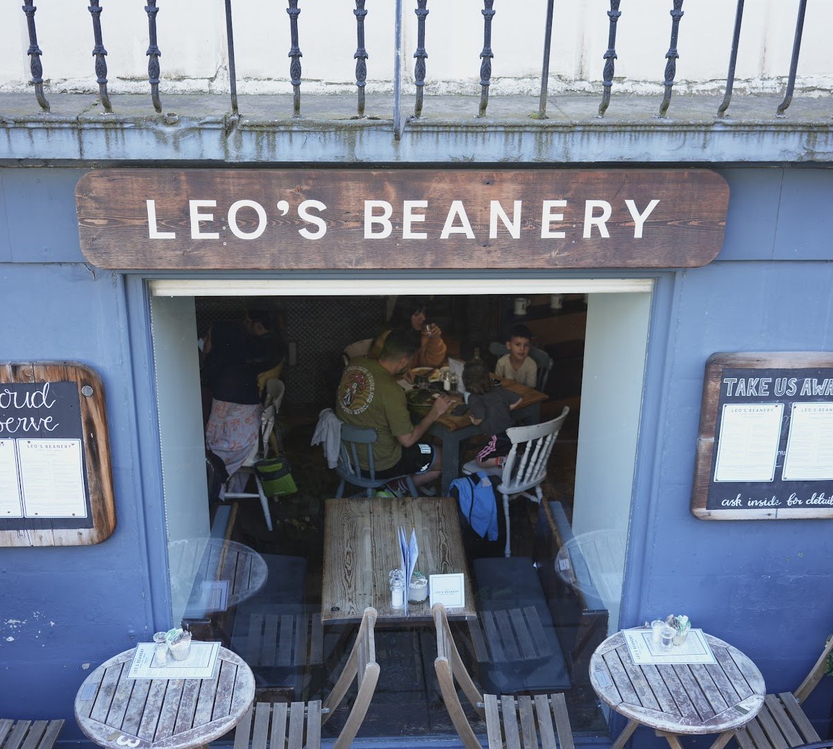 Storefront of Leo's Beanery, specialty coffee shop in Edinburgh
