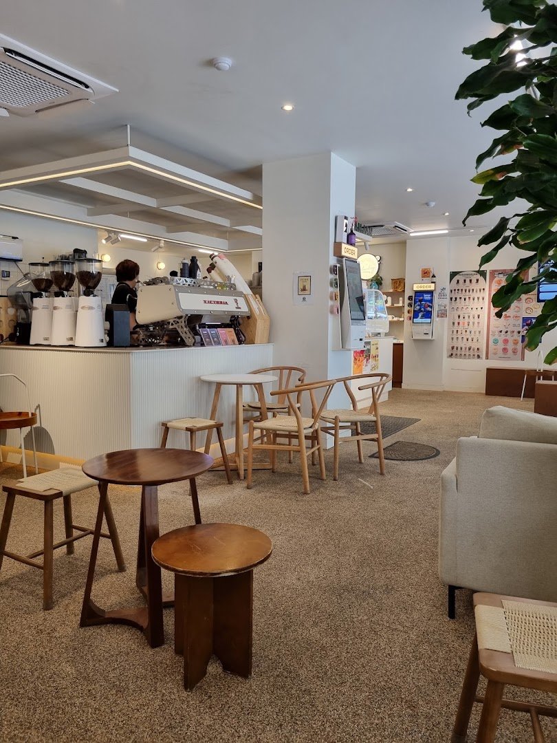 Interior of Paranmanjan Gwanghwamun, specialty coffee shop in Seoul
