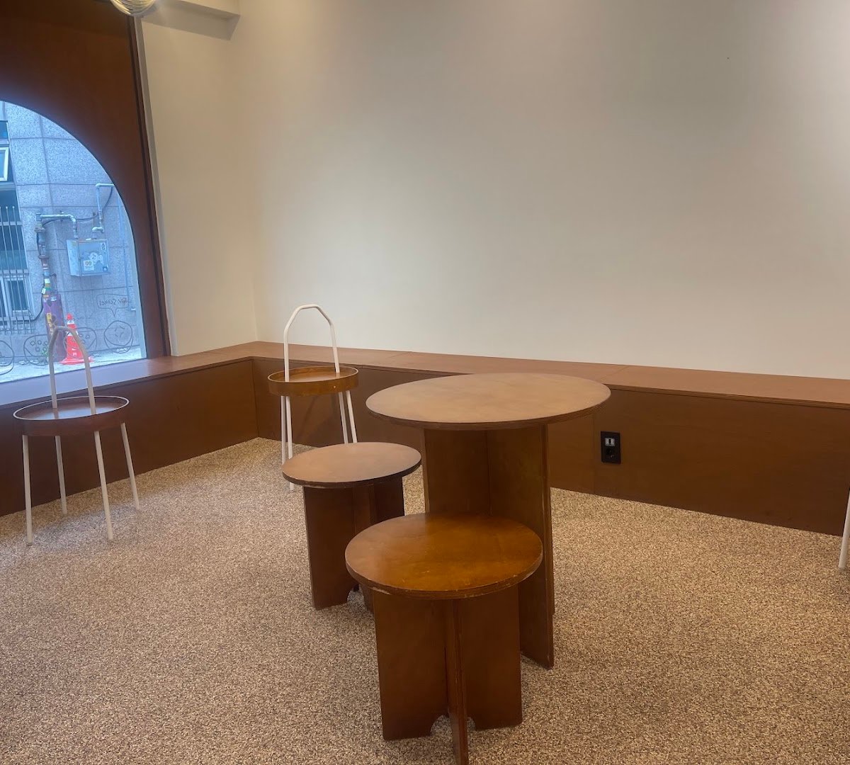 Interior of Paranmanjan Gwanghwamun, specialty coffee shop in Seoul