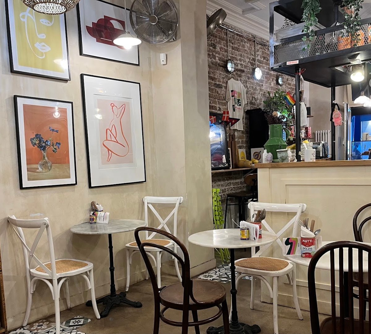 Devotions Café specialty coffee shop in Paris - photo 5