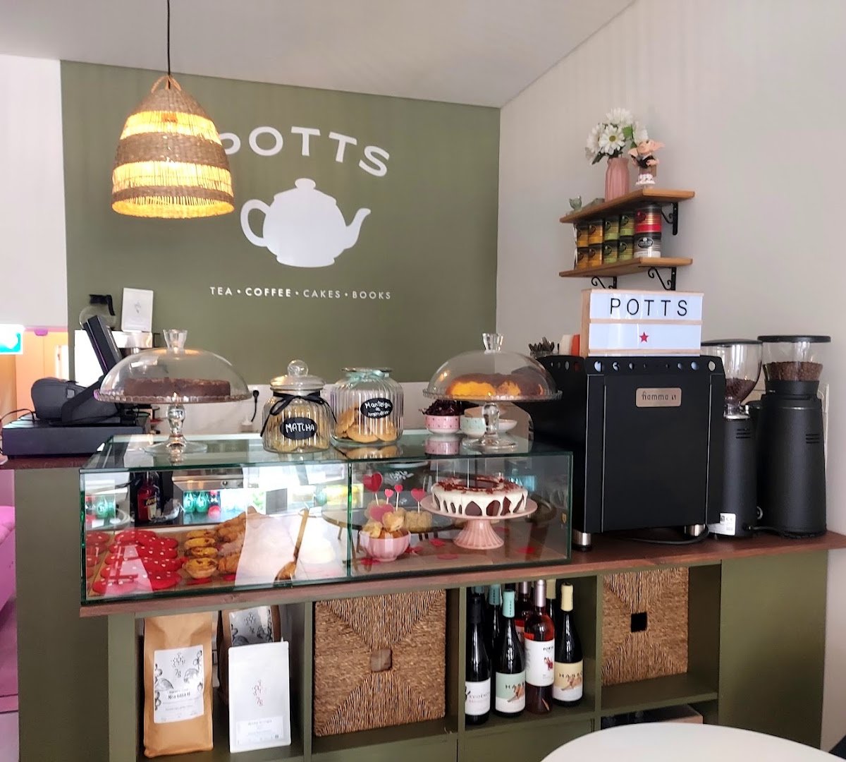 Interior of POTTS, specialty coffee shop in Porto
