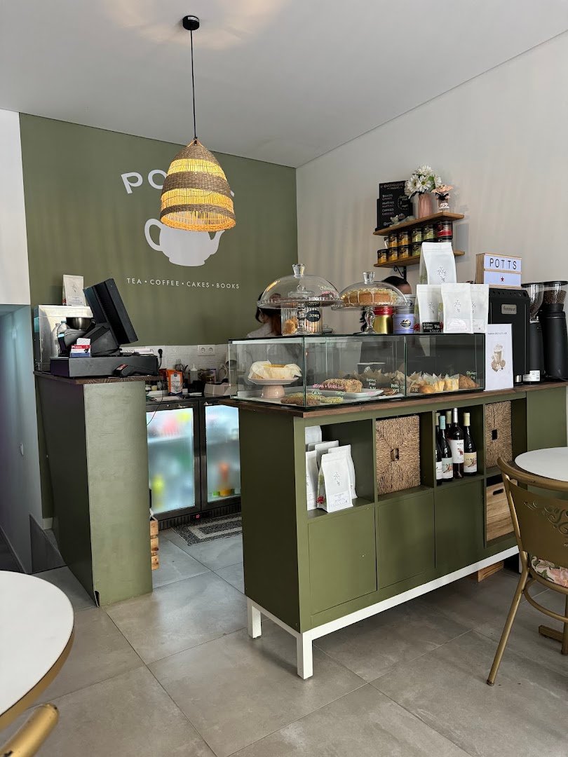 Interior of POTTS, specialty coffee shop in Porto