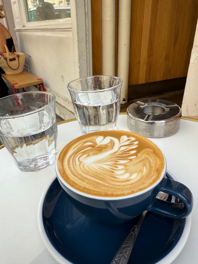 Ten Belles 6 | Coffee Shop | Pain au levain & torréfaction artisanale specialty coffee shop in Paris - photo 4