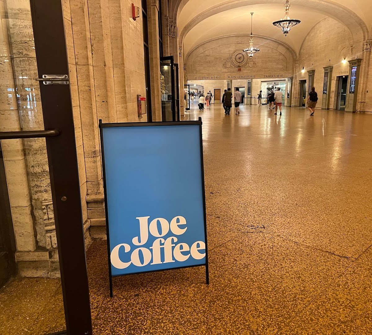 Joe Coffee Company: Grand Central Terminal Graybar specialty coffee shop in New York - photo 10
