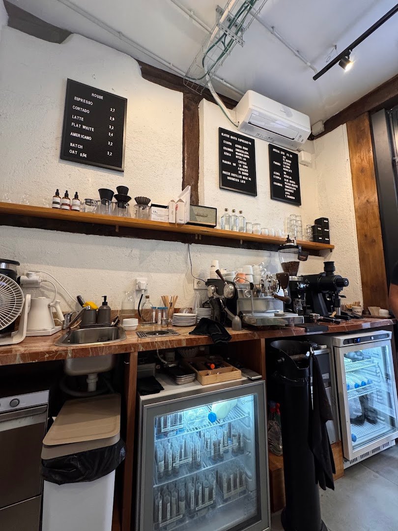 Nubra Coffee Shop specialty coffee shop in Madrid - photo 7