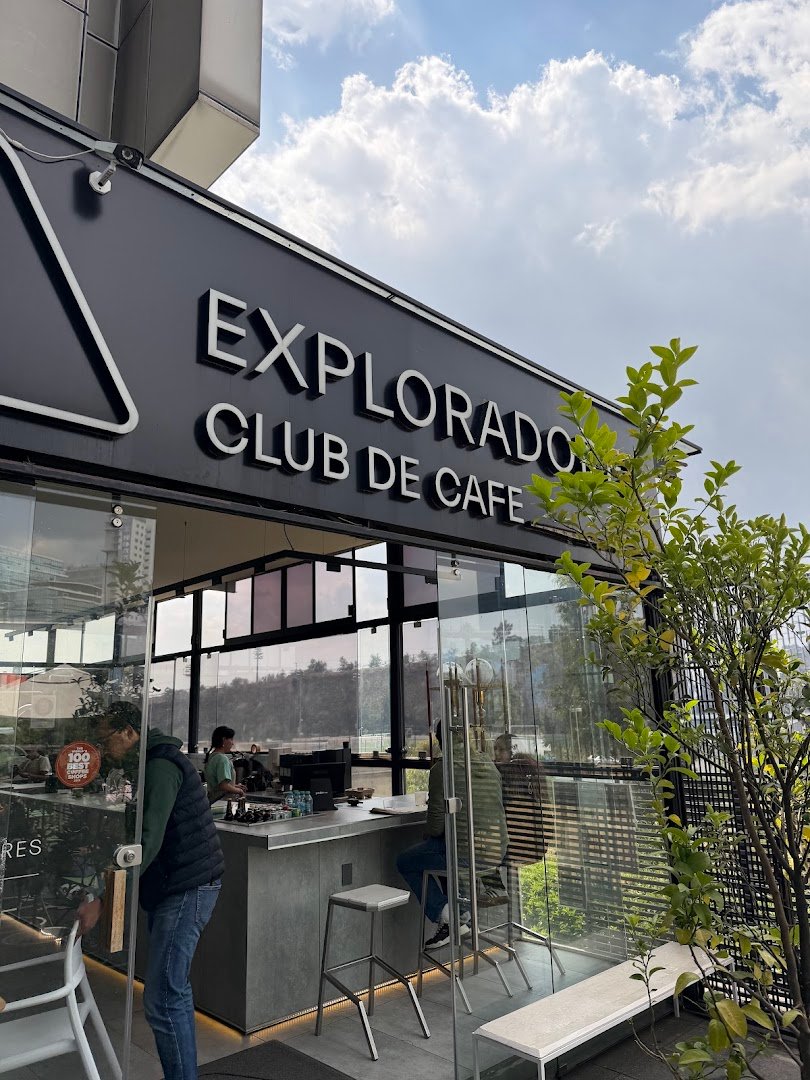Storefront of Exploradores Club de Cafe, specialty coffee shop in Mexico City