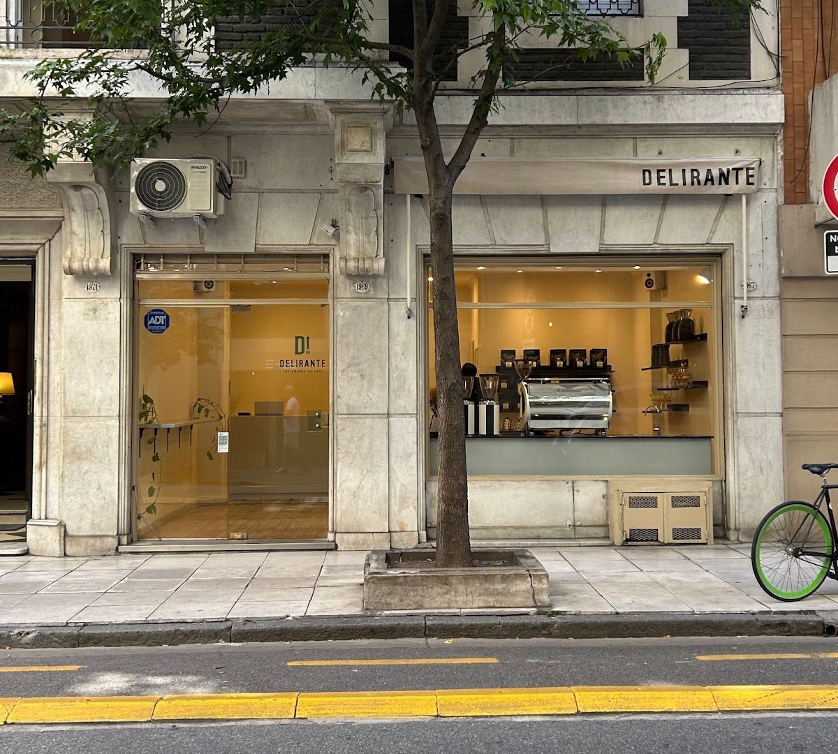 Cafe Delirante specialty coffee shop in Buenos Aires - photo 4