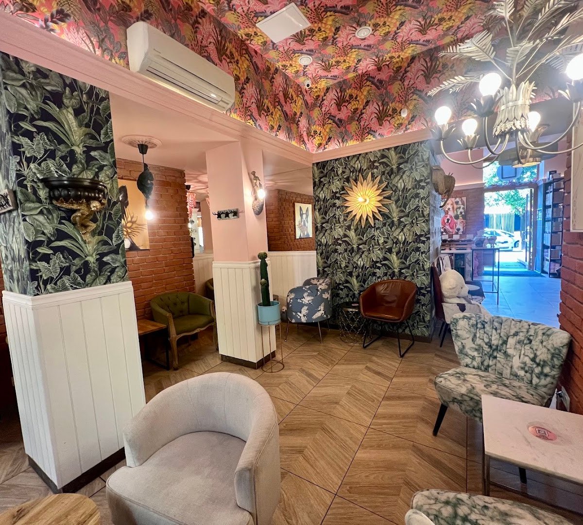 Interior of White Bear Coffee Marszałkowska, specialty coffee shop in Warsaw