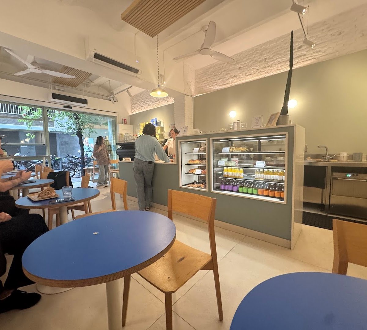 SlowMov specialty coffee shop in Barcelona - photo 13