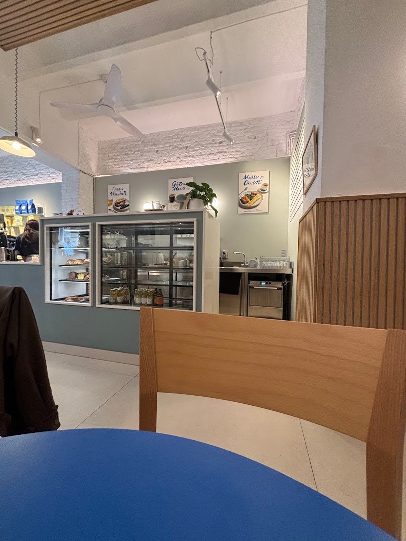 SlowMov specialty coffee shop in Barcelona - photo 2