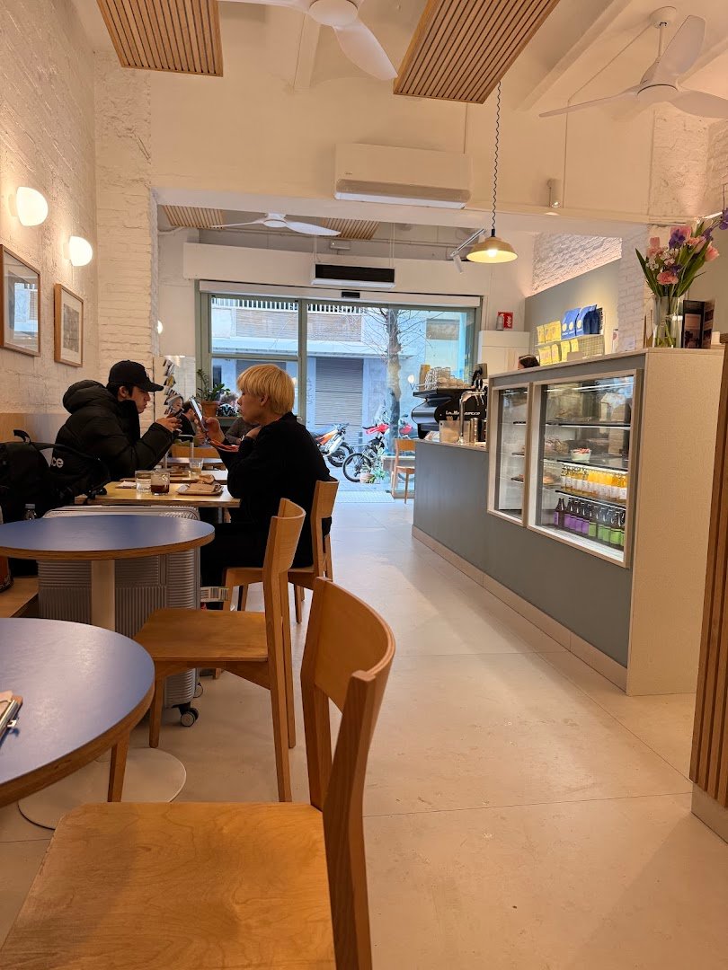 SlowMov specialty coffee shop in Barcelona - photo 4