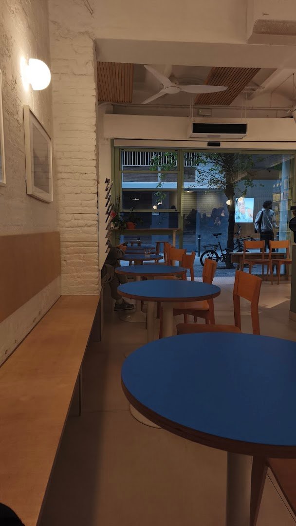 SlowMov specialty coffee shop in Barcelona - photo 9