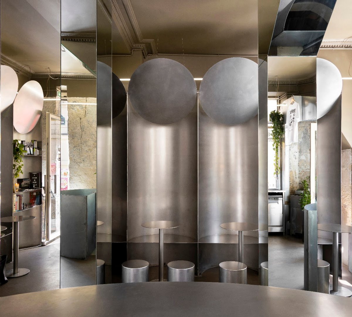 Simple Coffee specialty coffee shop in Paris - photo 3