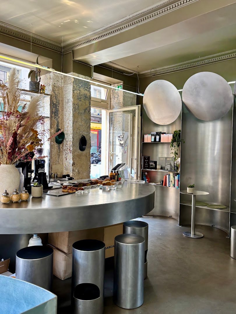 Simple Coffee specialty coffee shop in Paris - photo 4