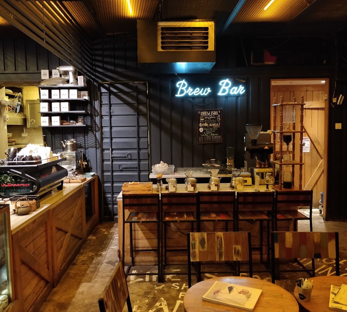 Lol Coffee Roasters specialty coffee shop in Istanbul - photo 3
