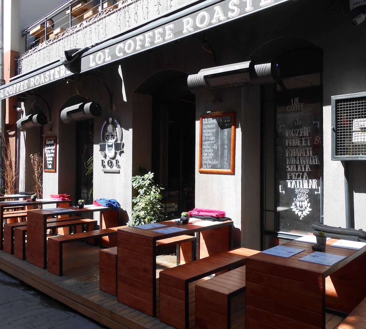 Lol Coffee Roasters specialty coffee shop in Istanbul - photo 5