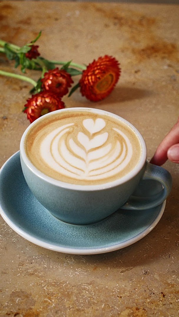 Coffee at MANANA cafẽ, specialty coffee shop in Vienna