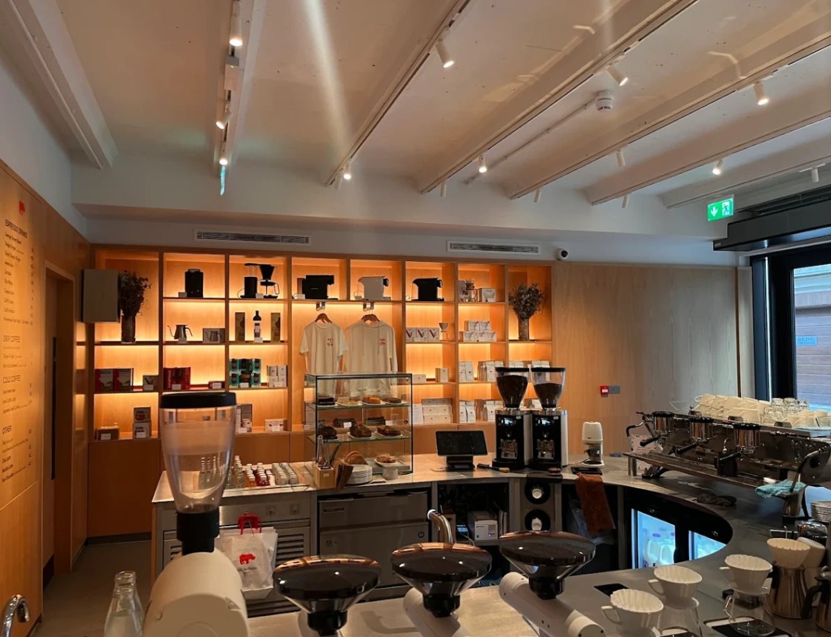 Kiss the Hippo (SoHo) specialty coffee shop in London - photo 4