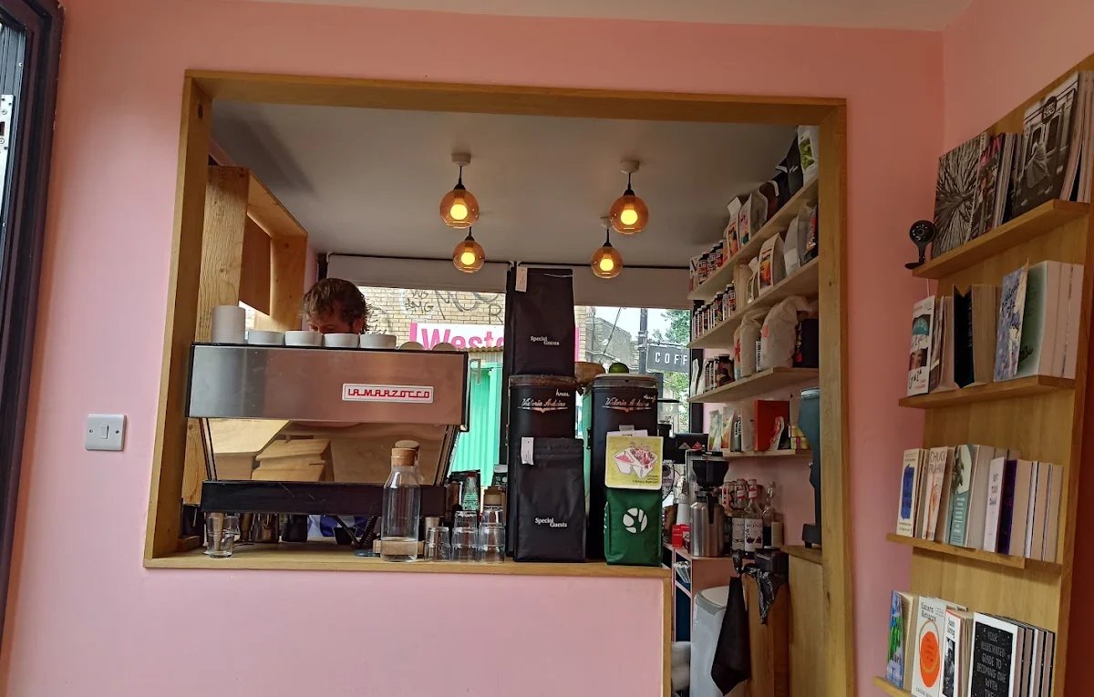 Paradox Design + Coffee specialty coffee shop in London - photo 4