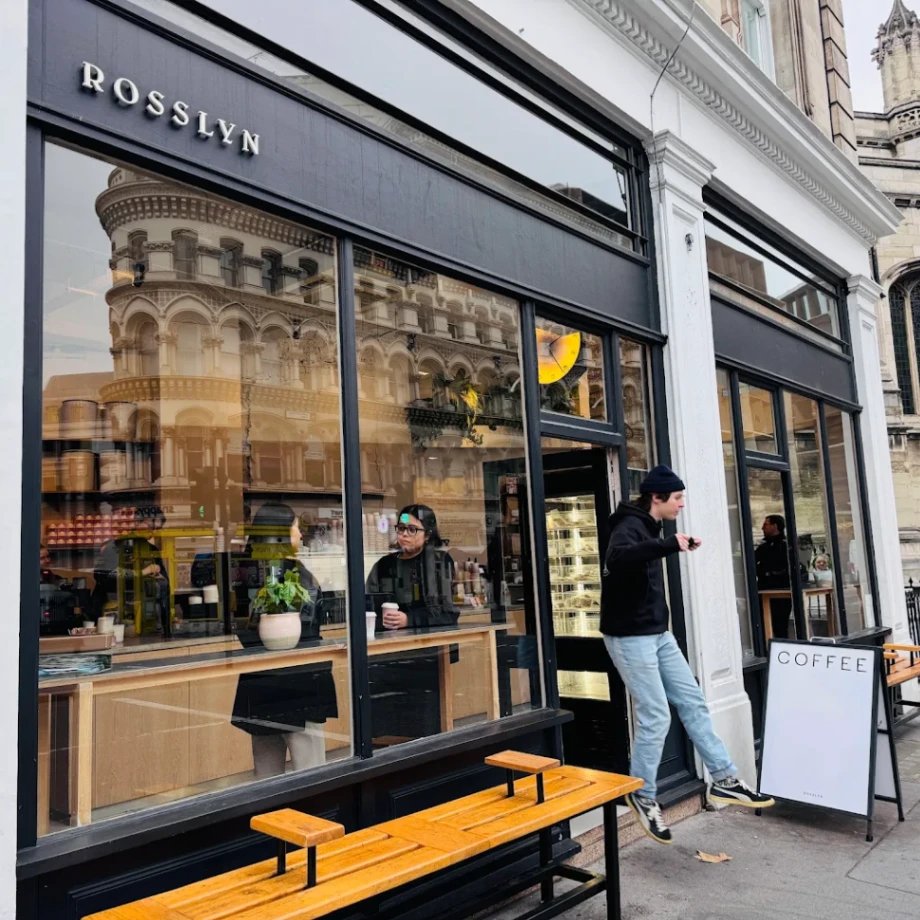 Rosslyn (78 Queen Victoria St) specialty coffee shop in London - photo 2