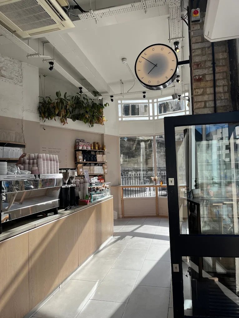 Rosslyn (78 Queen Victoria St) specialty coffee shop in London - photo 4