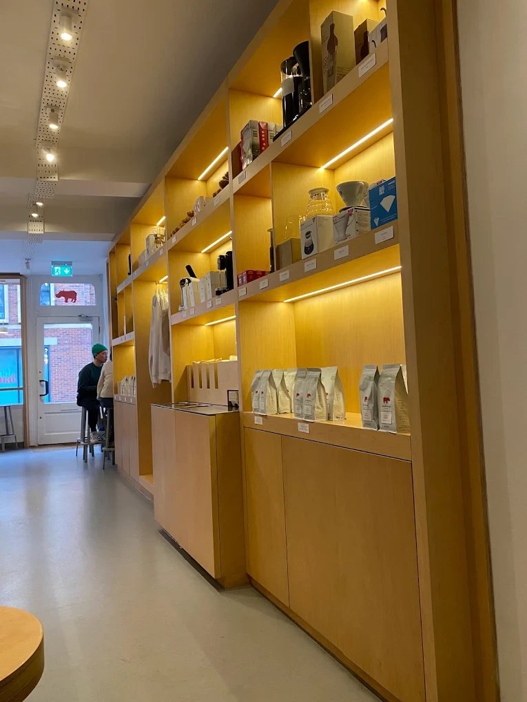 Kiss the Hippo (Richmond) specialty coffee shop in London - photo 6