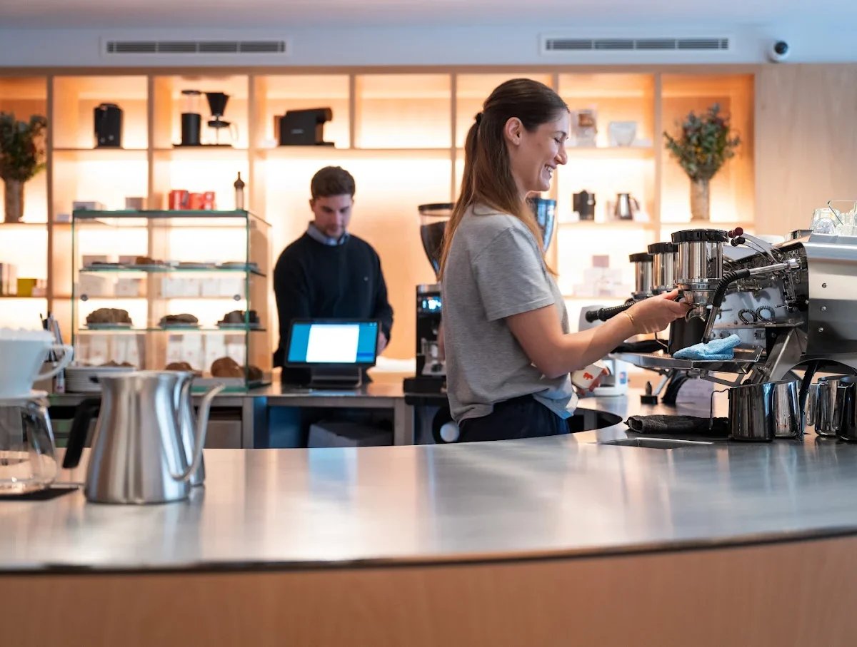 Kiss the Hippo (SoHo) specialty coffee shop in London - photo 5