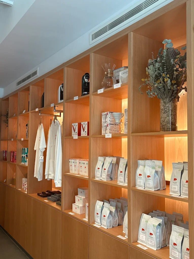 Kiss the Hippo (SoHo) specialty coffee shop in London - photo 8