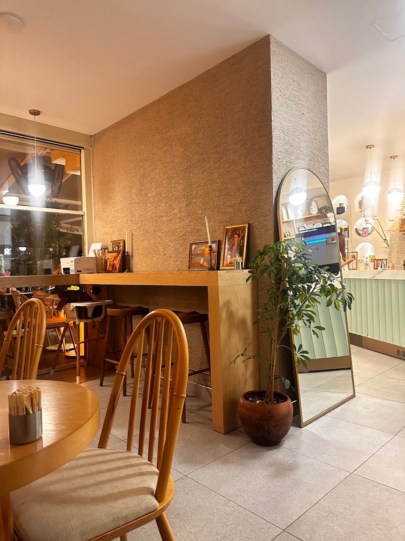 Vøler Coffee & Breakfast specialty coffee shop in Istanbul - photo 10