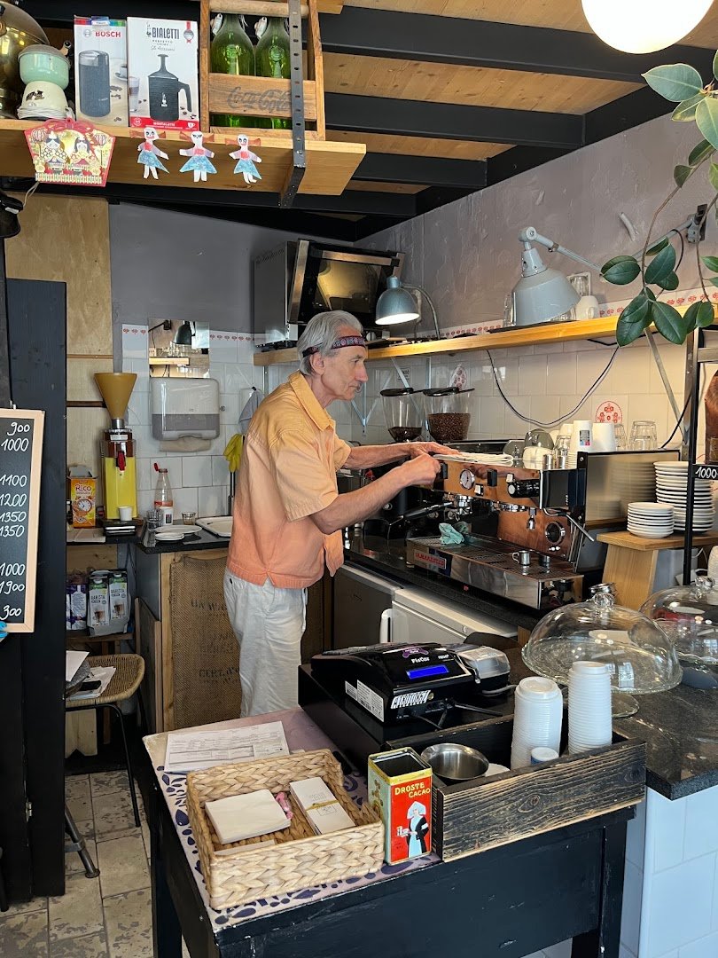 SUPERBLACK ESPRESSO BAR & Micro Roastery specialty coffee shop in Budapest - photo 5