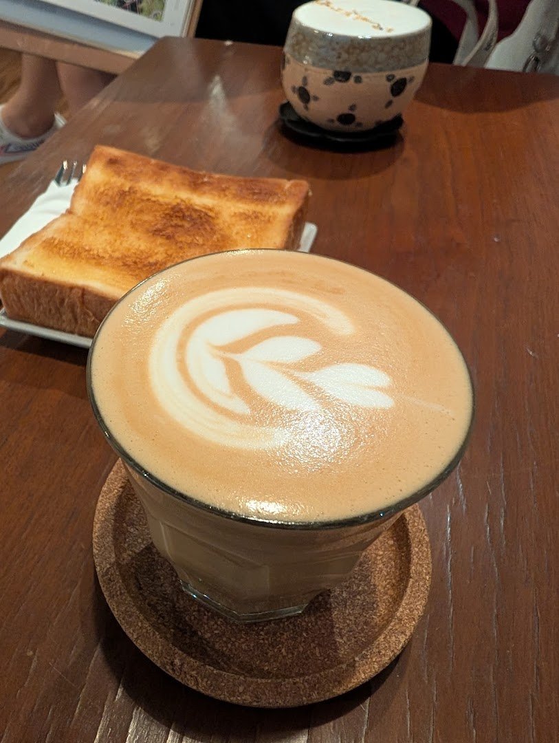 Coffee at Ji Yue Coffee (集月咖啡), specialty coffee shop in Singapore