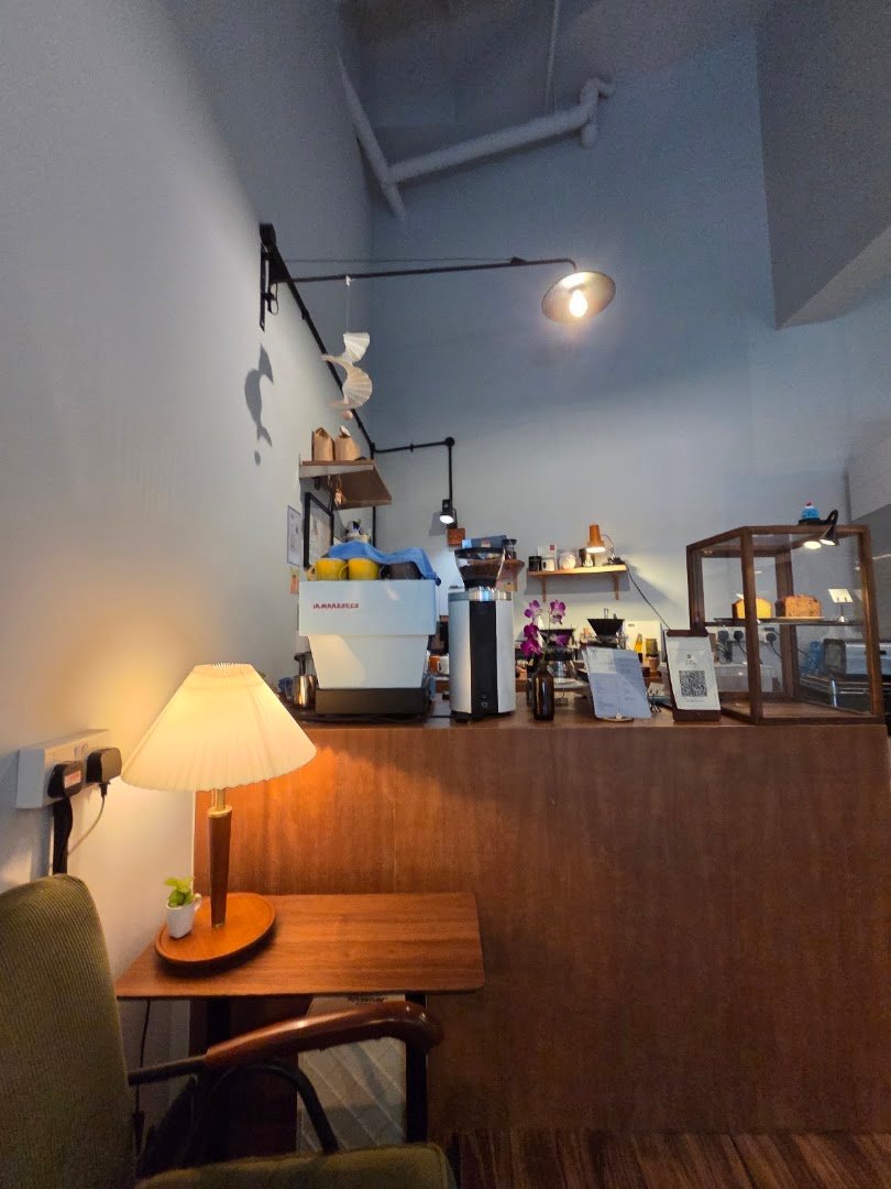 Interior of Ji Yue Coffee (集月咖啡), specialty coffee shop in Singapore