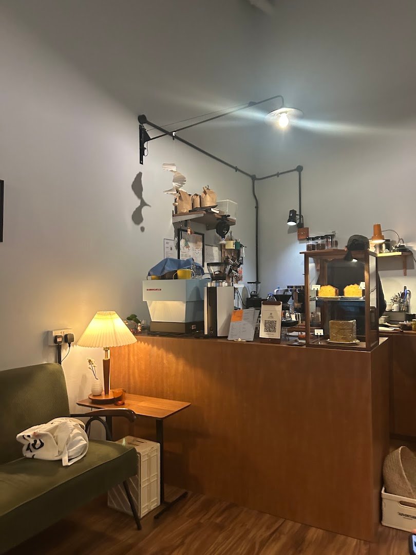 Interior of Ji Yue Coffee (集月咖啡), specialty coffee shop in Singapore