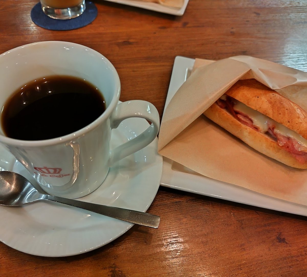 Coffee at Oslo Coffee, specialty coffee shop in Tokyo
