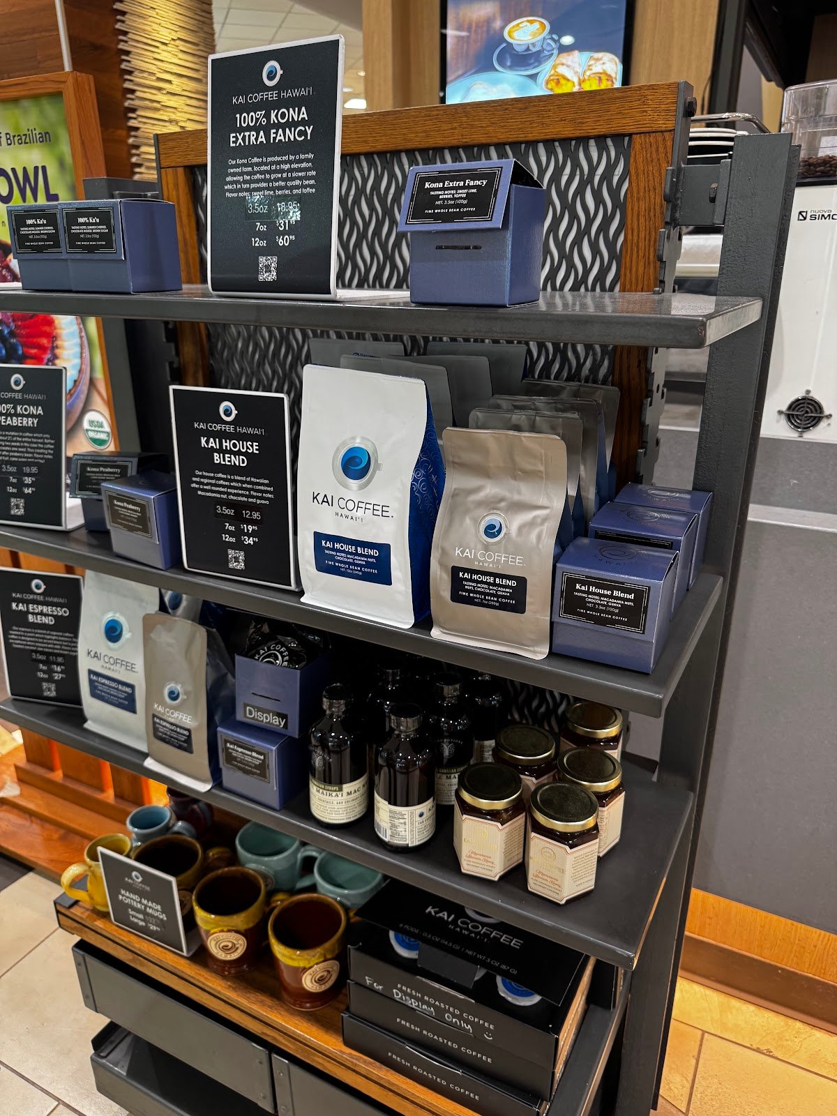 Kai Coffee Hawaii Waikiki Shopping Plaza specialty coffee shop in Honolulu - photo 5