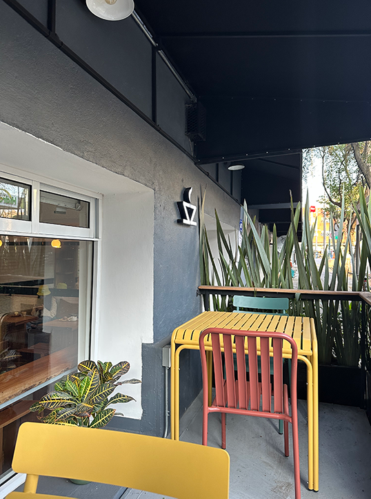 Storefront of Bezza Coffee, specialty coffee shop in Mexico City