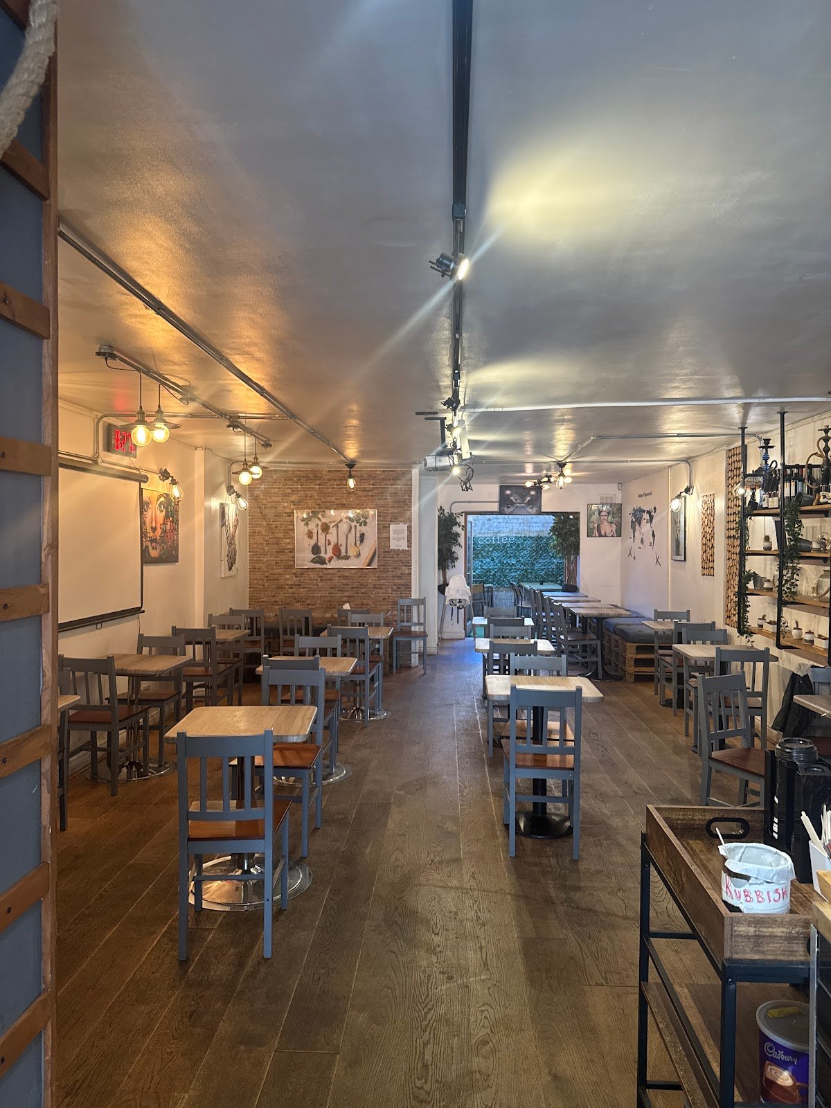 Sapid Coffee specialty coffee shop in London - photo 4