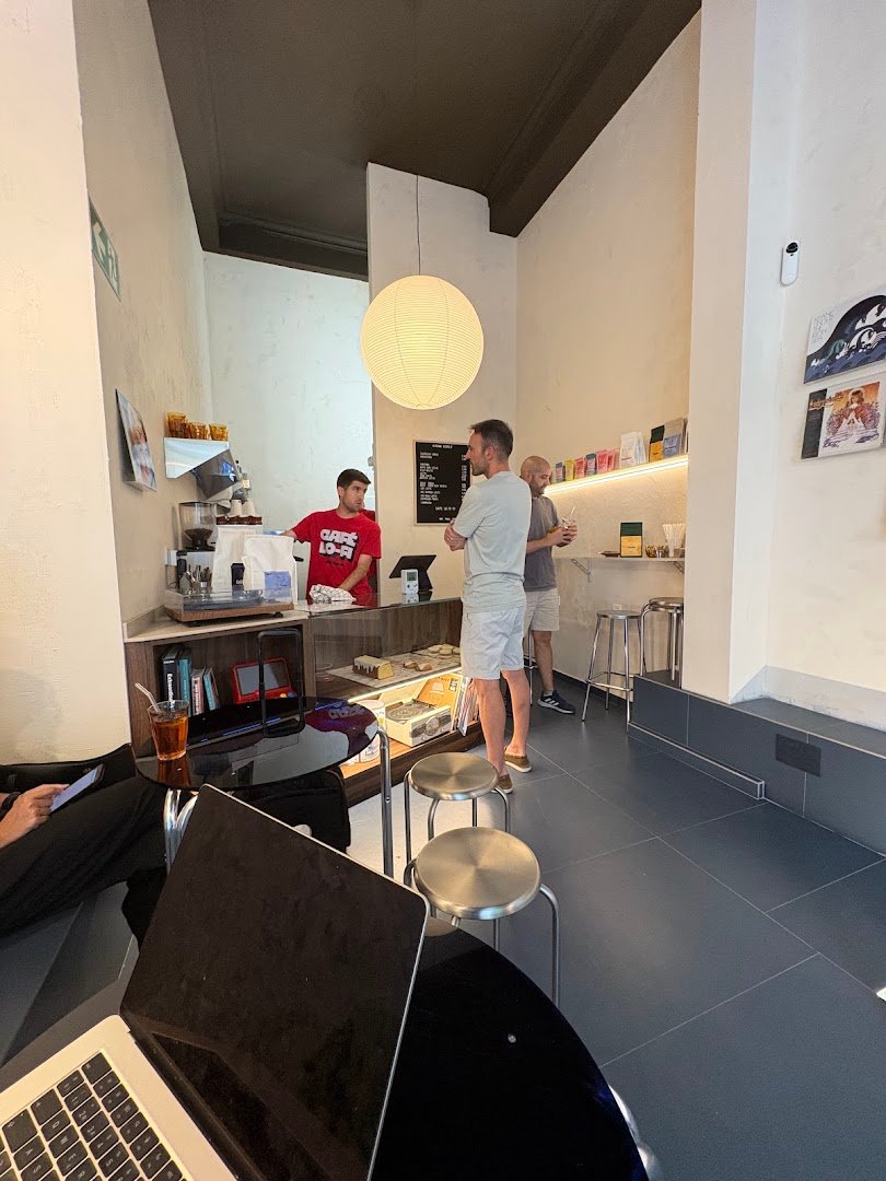 Ocho cero Café lo-fi specialty coffee shop in Madrid - photo 4
