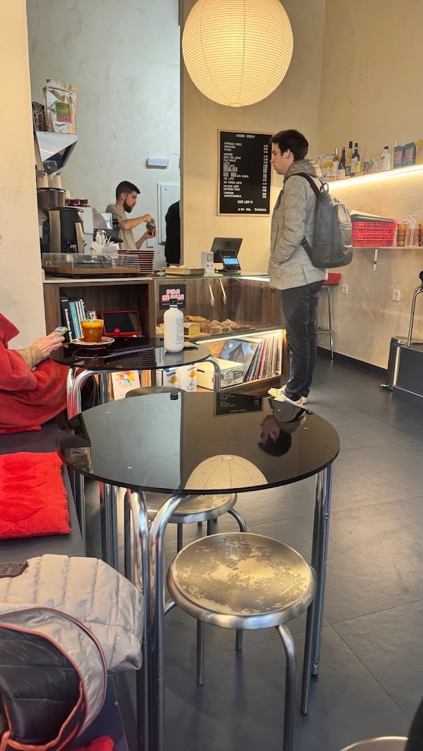 Ocho cero Café lo-fi specialty coffee shop in Madrid - photo 7