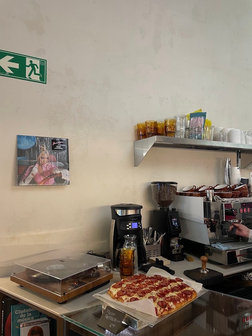 Ocho cero Café lo-fi specialty coffee shop in Madrid - photo 9