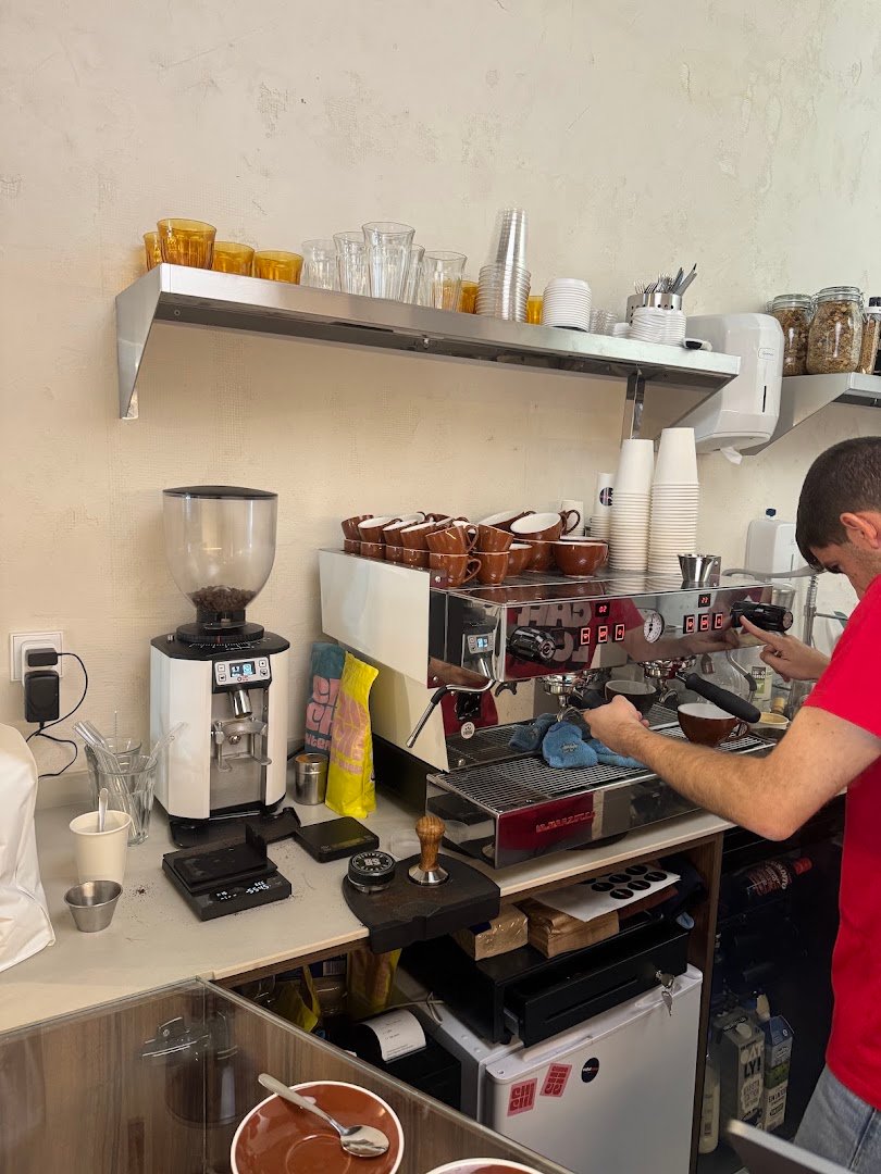 Ocho cero Café lo-fi specialty coffee shop in Madrid - photo 10