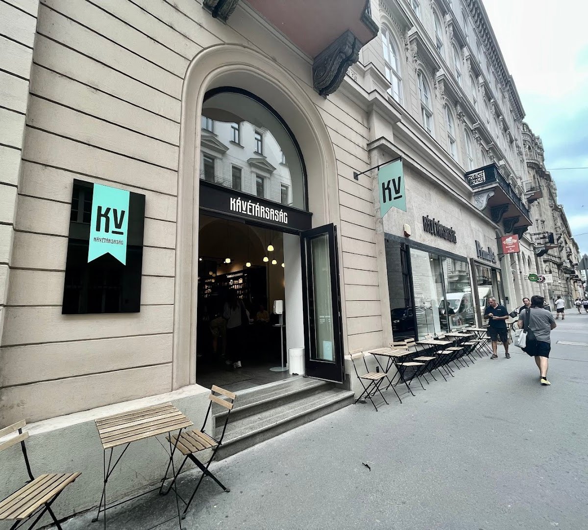 Kávétársaság specialty coffee shop in Budapest - photo 12
