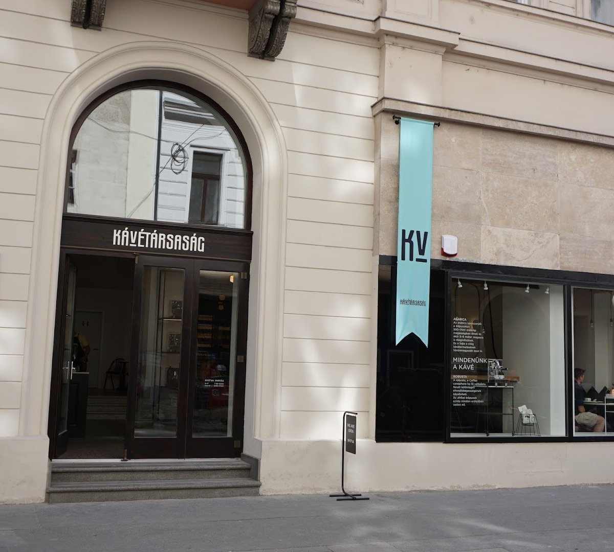 Kávétársaság specialty coffee shop in Budapest - photo 2