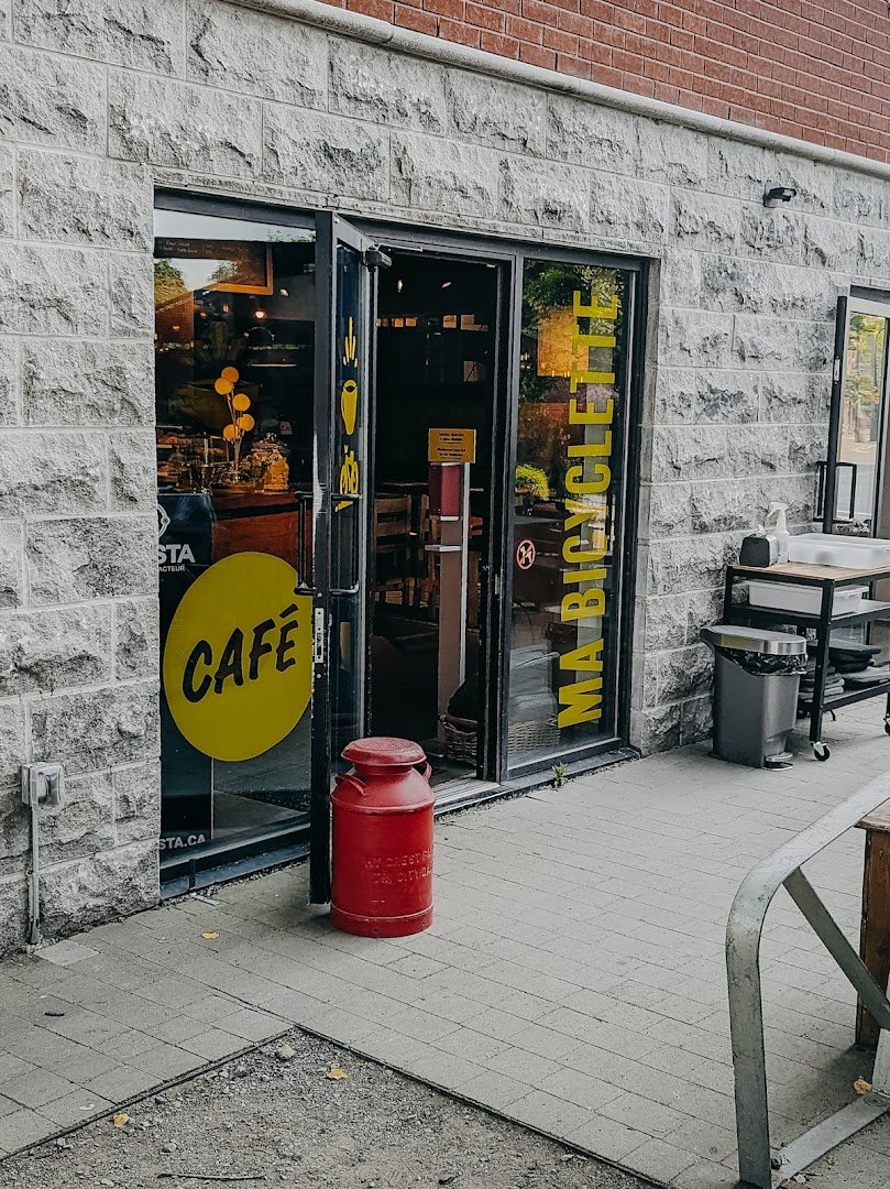 Storefront of Café Ma Bicyclette, specialty coffee shop in Montreal