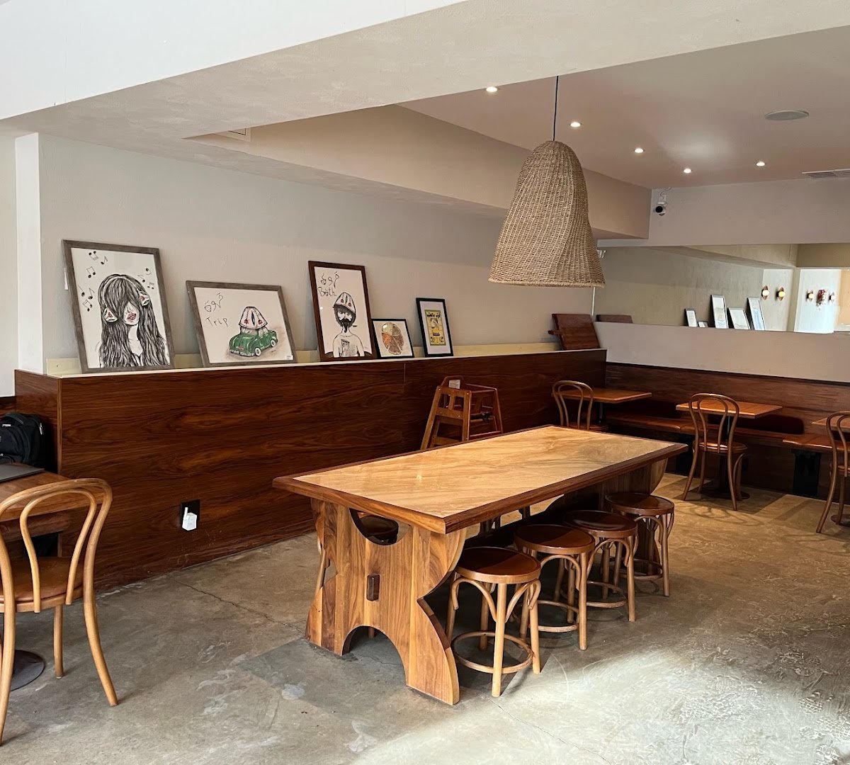 Interior of Café chez Téta, specialty coffee shop in Montreal