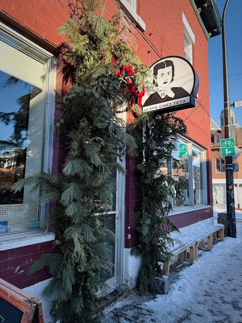 Storefront of Café chez Téta, specialty coffee shop in Montreal