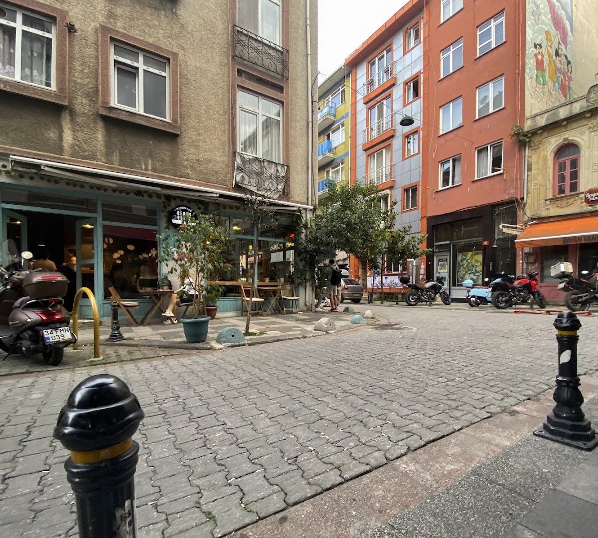 Coffee Manifesto Yeldeğirmeni specialty coffee shop in Istanbul - photo 8