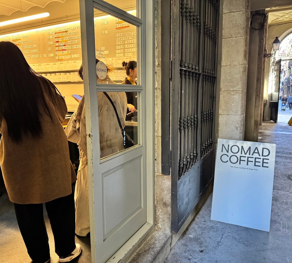 Nomad Coffee Bar (ex Coffee Lab) specialty coffee shop in Barcelona - photo 14