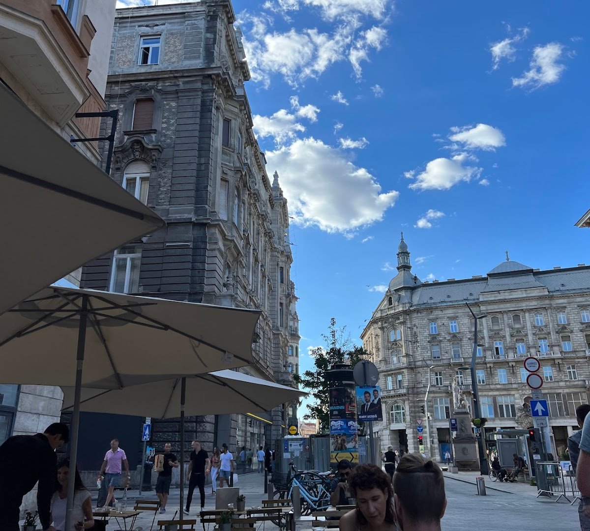 Madal Cafe specialty coffee shop in Budapest - photo 12